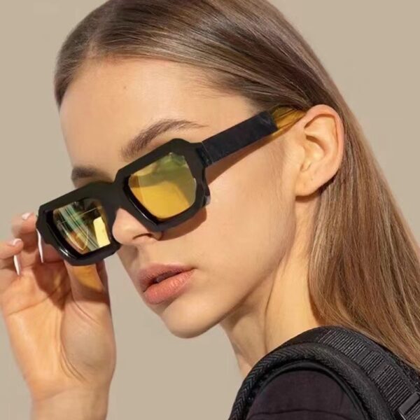 Lunettes de soleil carrées tendance 2024 pour femmes